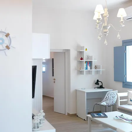 Blue And White Aura Santorini Traditional House * ميغالوخوري