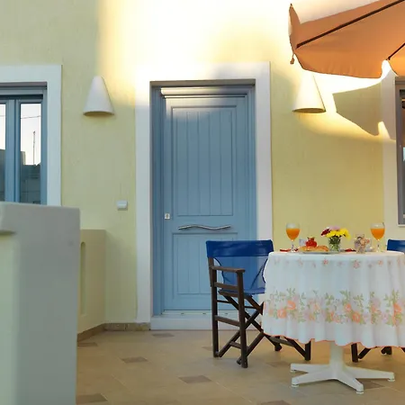 Blue And White Aura Santorini Traditional House Apartman