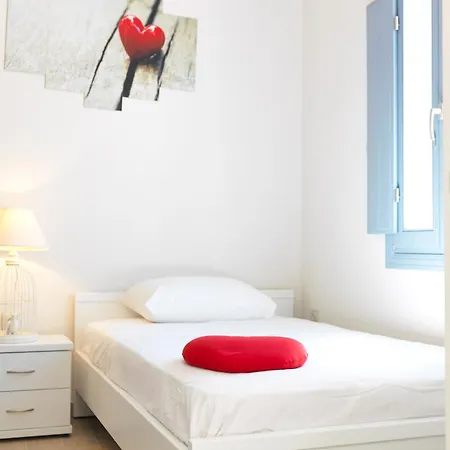 Apartman Blue And White Aura Santorini Traditional House